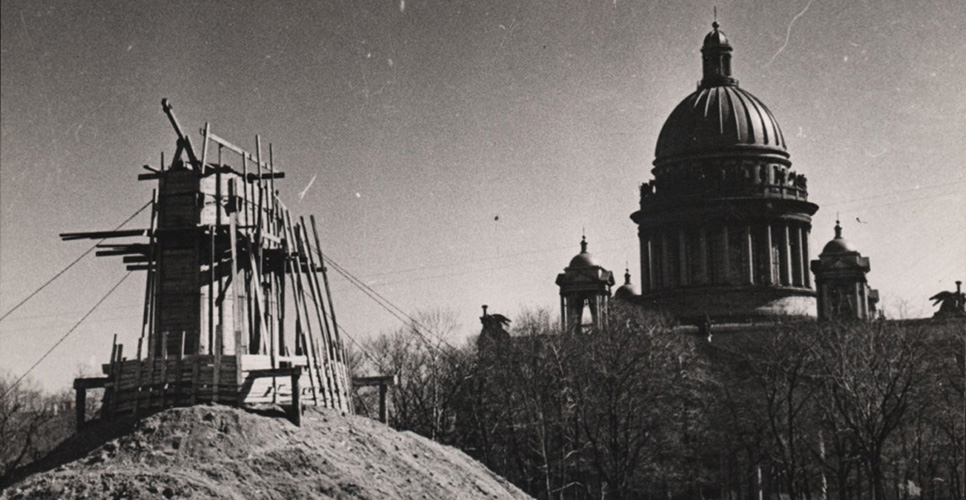 Как сохраняли памятники архитектуры во время бомбардировок Ленинграда