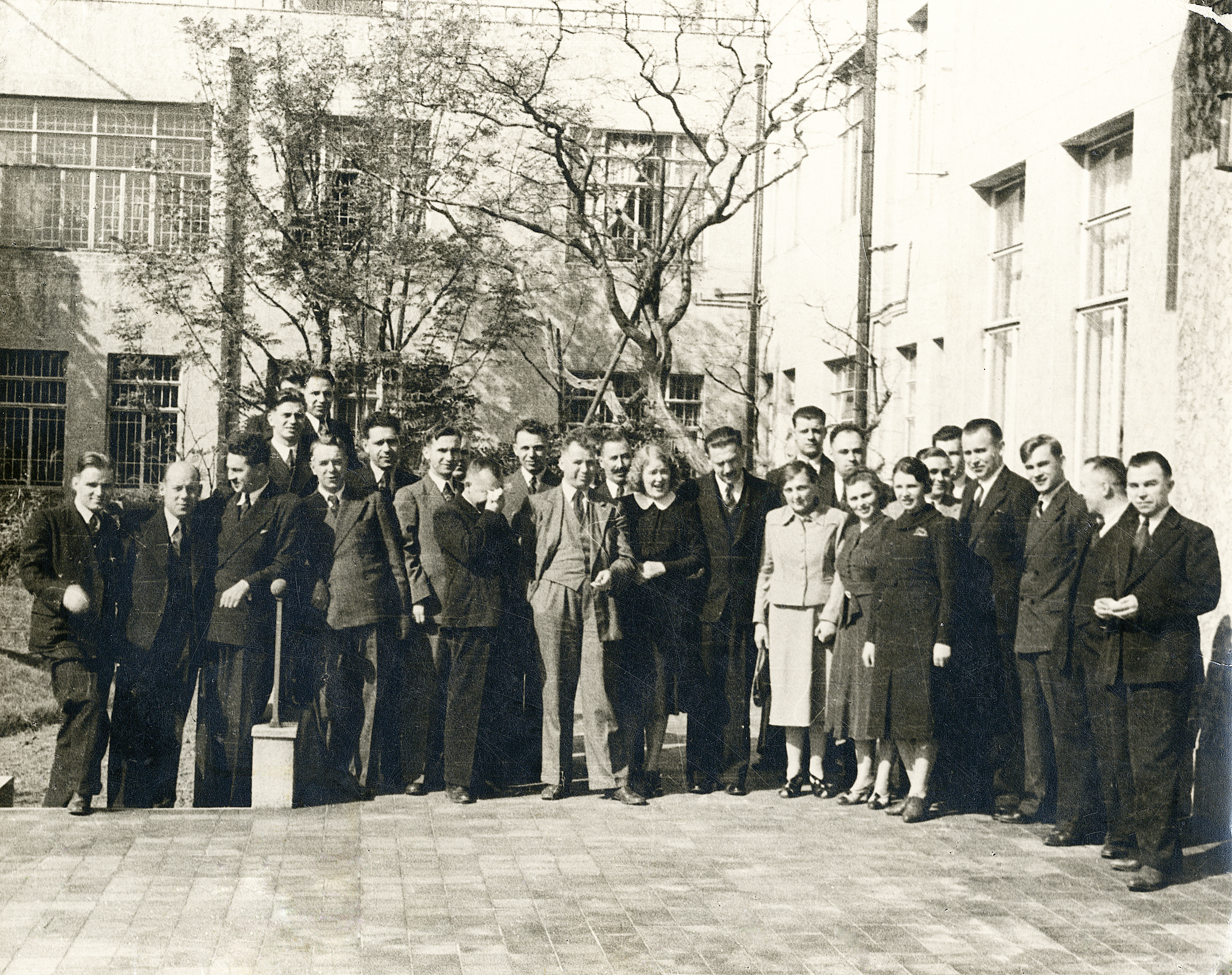 Сотрудники посольства в 1945г.