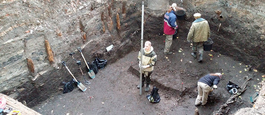 Археологические раскопки в проектируемом парке «Зарядье» в центре Москвы