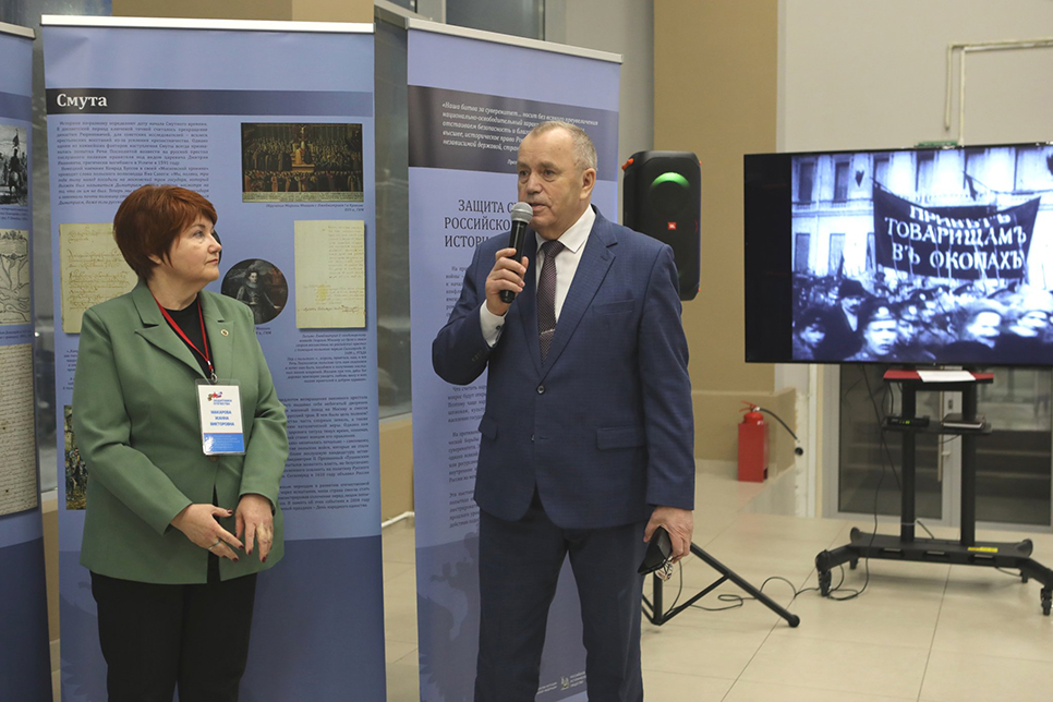 В Мурманске открылась выставка «Защита суверенитета Российского государства»